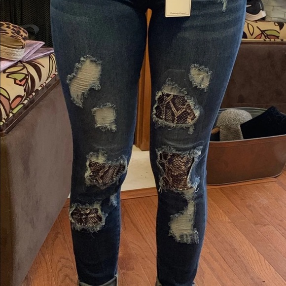 NWT 0 Judy Blue Snakeskin Patch Jeans - Picture 1 of 5